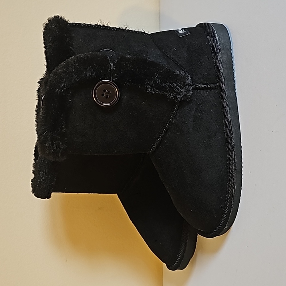 US Sports Girl's Black, faux fur lined, Suede Boots‎ Size 2